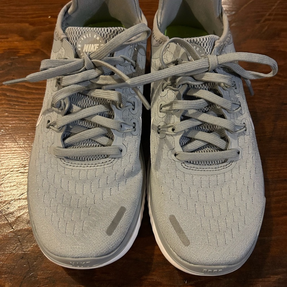 Nike - Picture 2 of 5